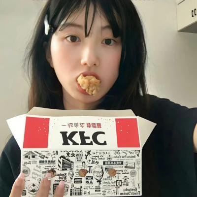 住宅区的两人